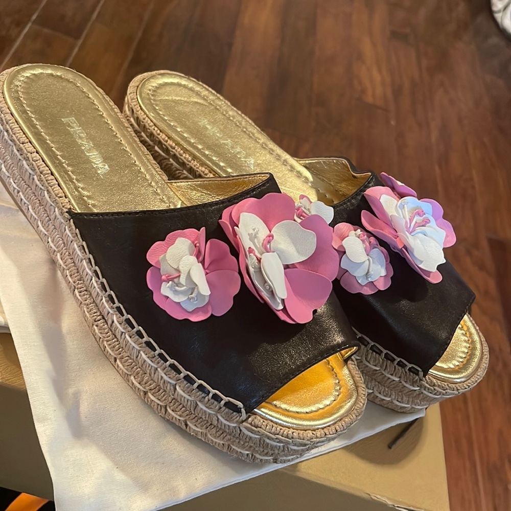 Prada slides black leather with pink/white leather flowers size 40
